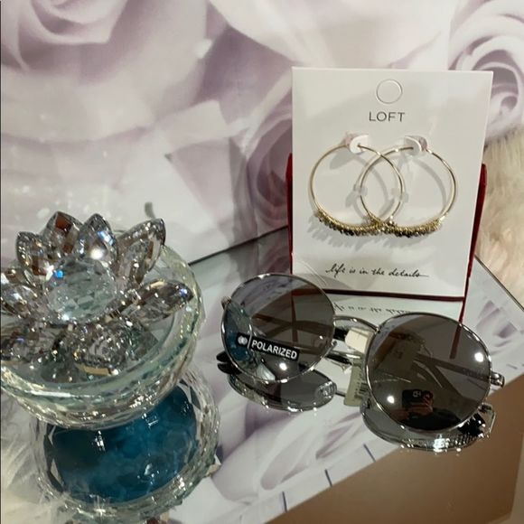 THE Loft Earring - Picture 4 of 6